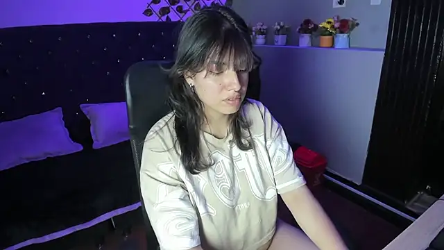 Violetta Swett  online show from November 2025 05:56:01 PM