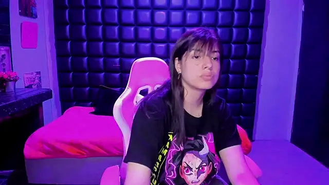 Violetta Swett  online show from December 2025 12:32:01 PM