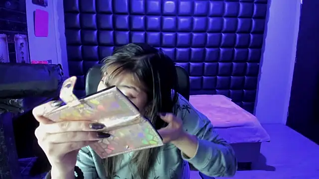 Violetta Swett  online show from December 2025 01:50:02 PM