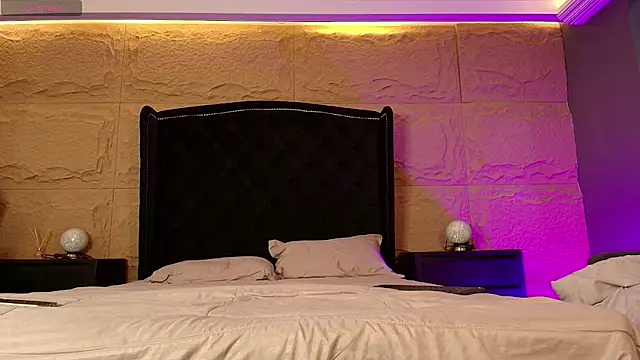 naomi hill1 online show from October 2025 08:32:02 PM