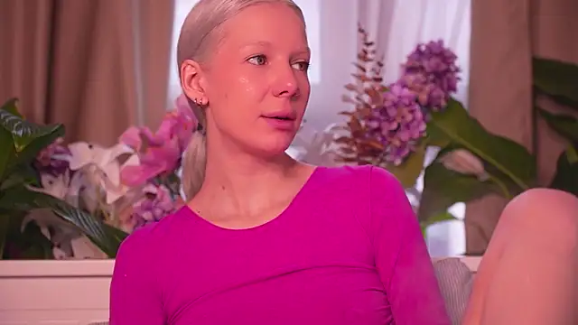 RanyThomson online show from December 2025 11:04:02 AM