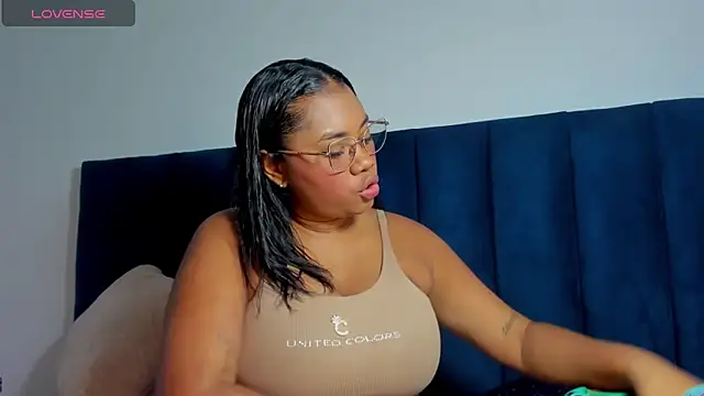 Snapshot of Ahilyn chatting on November 2025 03:52:02 PM Ahilyn online show from November 2025 03:52:02 PM