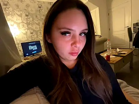 EllaStarrxxx online show from October 2025 12:00:01 AM