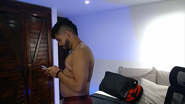 Snapshot of kevyn_Stone chatting on October 2025 11:36:02 PM kevyn Stone online show from October 2025 11:36:02 PM