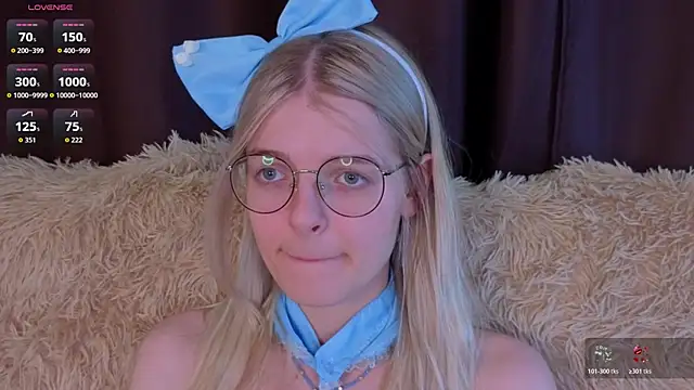 Snapshot of MonicaShiny chatting on November 2025 07:04:01 PM MonicaShiny online show from November 2025 07:04:01 PM