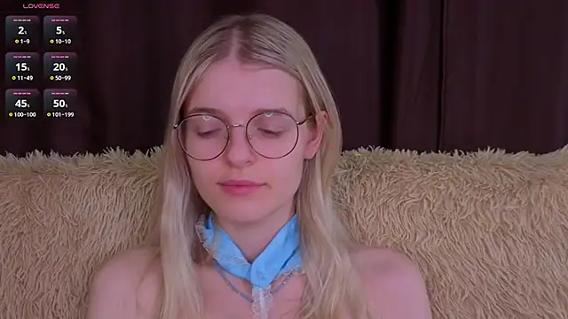 Snapshot of MonicaShiny chatting on November 2025 08:08:01 PM MonicaShiny online show from November 2025 08:08:01 PM