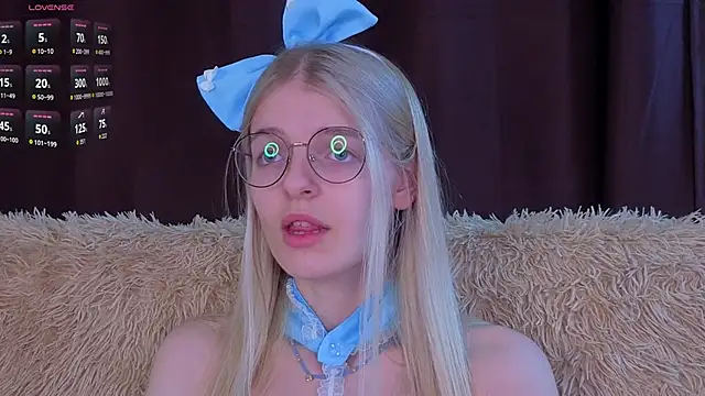 Snapshot of MonicaShiny chatting on November 2025 06:02:01 PM MonicaShiny online show from November 2025 06:02:01 PM