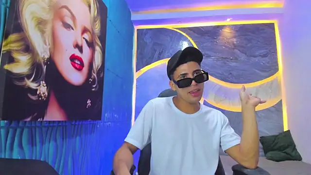 Play boys Hot2 online show from October 2025 01:15:02 PM