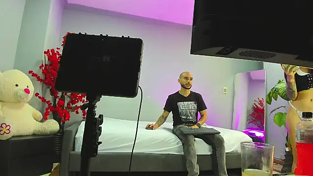 2 fire online show from November 2025 07:38:01 PM