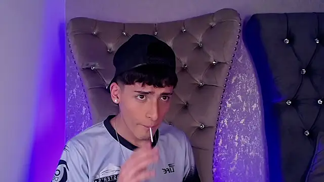 MateoMitchell online show from November 2025 04:46:01 AM