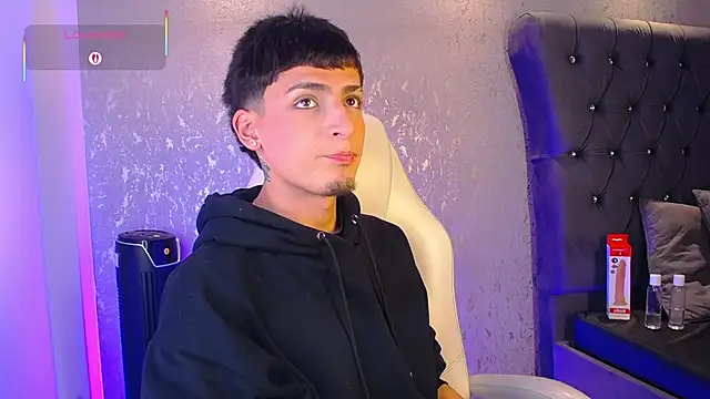 MateoMitchell online show from December 2025 05:02:01 AM