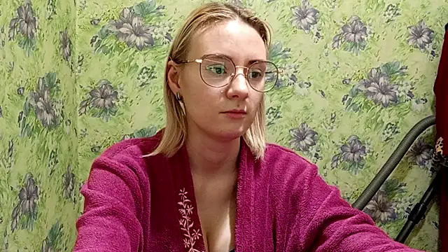 Snapshot of _SwimmyGrl_ chatting on October 2025 01:21:02 PM  SwimmyGrl  online show from October 2025 01:21:02 PM