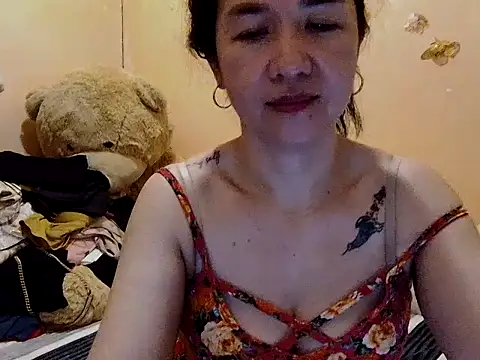 KissHott online show from October 2025 02:13:02 PM