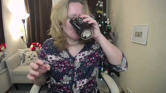 VestaWoody online show from December 2025 07:35:01 AM