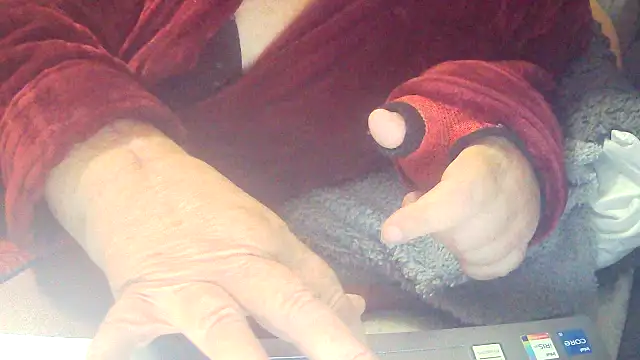 Snapshot of Playful_MILF_Demi chatting on October 2025 09:38:01 PM Playful MILF Demi online show from October 2025 09:38:01 PM