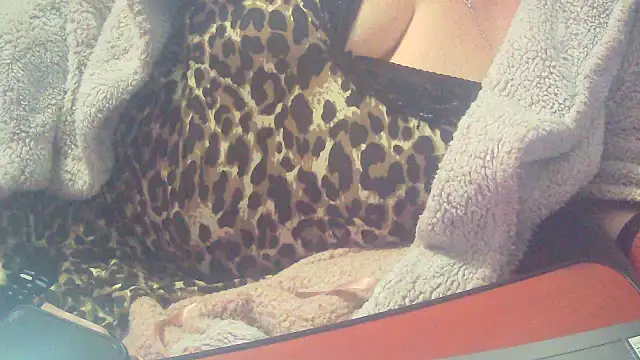 Snapshot of Playful_MILF_Demi chatting on October 2025 12:33:01 AM Playful MILF Demi online show from October 2025 12:33:01 AM