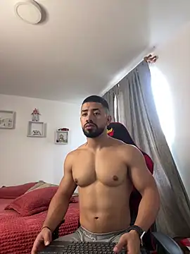 Ezzio Scolaro online show from November 2025 01:44:02 PM