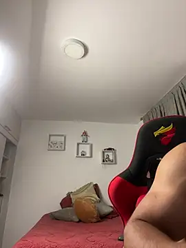 Ezzio Scolaro online show from February 2026 03:02:01 AM