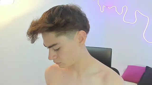 Sam Clark online show from November 2025 03:18:02 AM