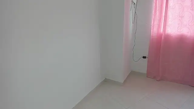 talianasweet03 online show from October 2025 07:57:02 PM