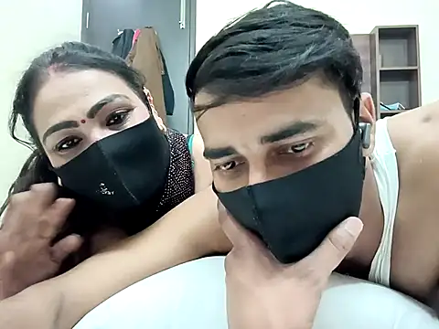 horny milf couple online show from October 2025 06:41:02 PM