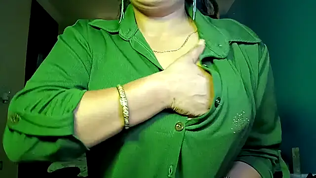 horny milf couple online show from April 2026 07:01:02 PM