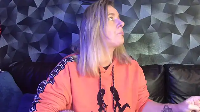 Snapshot of Delichieuse5 chatting on November 2025 08:32:01 PM Delichieuse5 online show from November 2025 08:32:01 PM