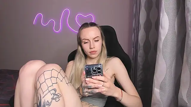 Snapshot of hello_kittyyk chatting on May 2026 11:10:01 PM hello kittyyk online show from May 2026 11:10:01 PM
