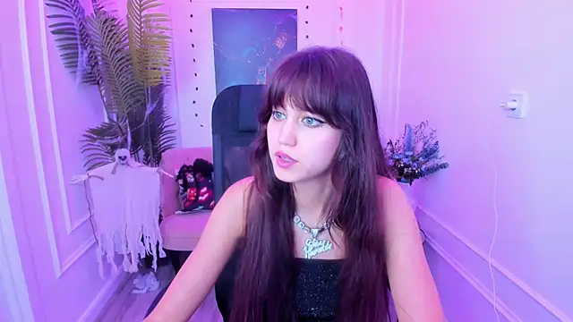 Snapshot of TiffanyYounge chatting on October 2025 12:20:01 PM TiffanyYounge online show from October 2025 12:20:01 PM