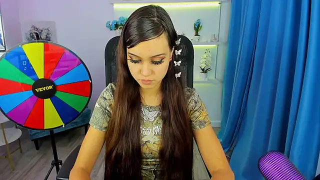 Snapshot of TiffanyYounge chatting on November 2025 12:38:02 PM TiffanyYounge online show from November 2025 12:38:02 PM