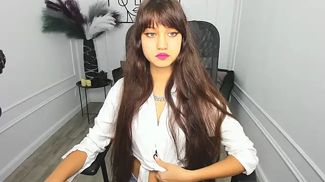 Snapshot of TiffanyYounge chatting on November 2025 12:37:01 PM TiffanyYounge online show from November 2025 12:37:01 PM