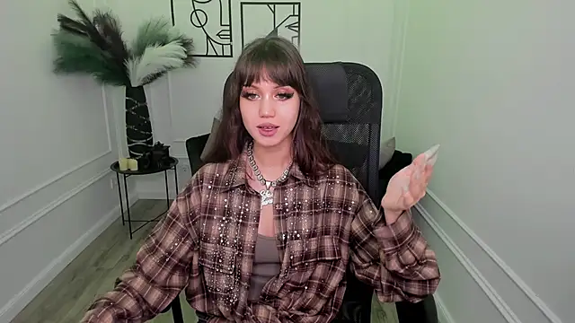 Snapshot of TiffanyYounge chatting on November 2025 04:04:01 AM TiffanyYounge online show from November 2025 04:04:01 AM