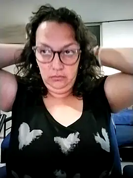 -saraqueen- online show from October 2025 02:51:02 PM