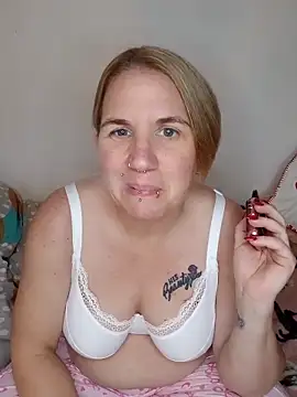 Snapshot of LaceyWestxx chatting on November 2025 06:08:02 PM LaceyWestxx online show from November 2025 06:08:02 PM