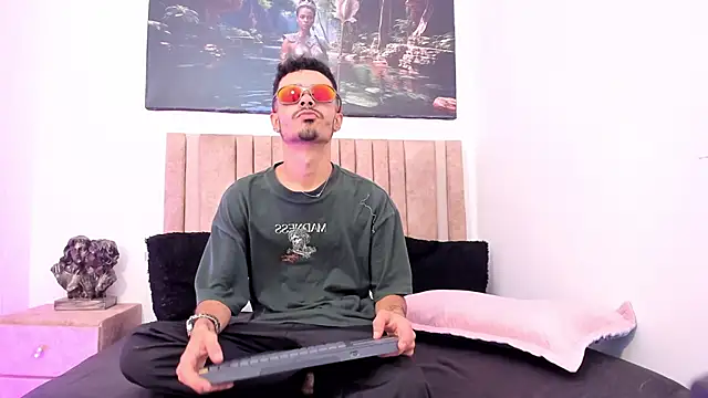 Timothe Evans online show from October 2025 08:07:01 PM