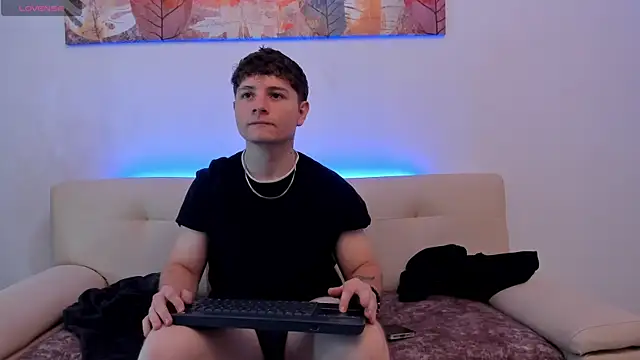 Snapshot of Leoo_Miller chatting on October 2025 08:20:01 PM Leoo Miller online show from October 2025 08:20:01 PM