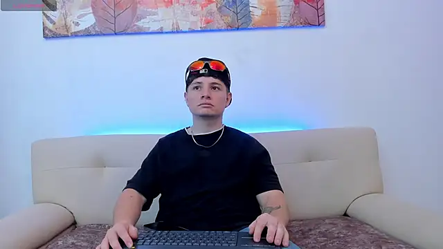 Snapshot of Leoo_Miller chatting on October 2025 08:07:01 PM Leoo Miller online show from October 2025 08:07:01 PM