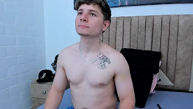 Snapshot of Leoo_Miller chatting on October 2025 09:04:01 AM Leoo Miller online show from October 2025 09:04:01 AM