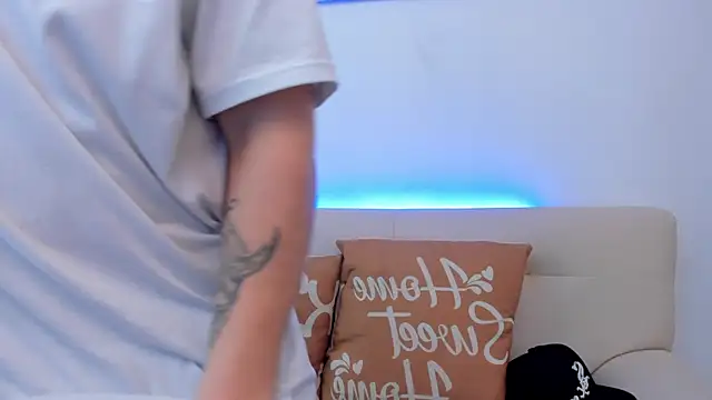 Snapshot of Leoo_Miller chatting on October 2025 09:17:02 PM Leoo Miller online show from October 2025 09:17:02 PM