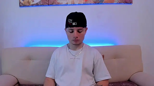 Snapshot of Leoo_Miller chatting on October 2025 09:27:01 PM Leoo Miller online show from October 2025 09:27:01 PM