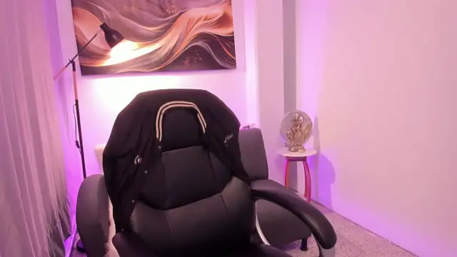 Snapshot of Leoo_Miller chatting on November 2025 04:34:01 AM Leoo Miller online show from November 2025 04:34:01 AM