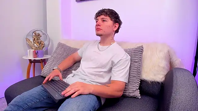 Snapshot of Leoo_Miller chatting on November 2025 04:16:01 AM Leoo Miller online show from November 2025 04:16:01 AM