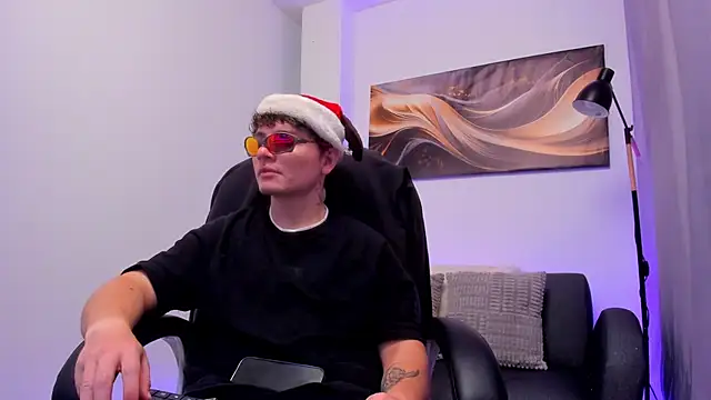 Snapshot of Leoo_Miller chatting on December 2025 04:10:01 AM Leoo Miller online show from December 2025 04:10:01 AM