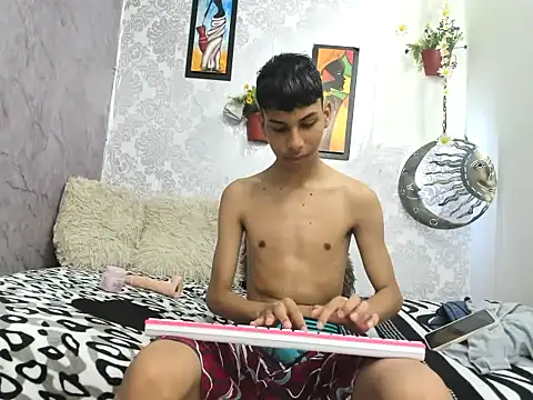 sexyboys cutex18 online show from November 2025 08:51:01 PM