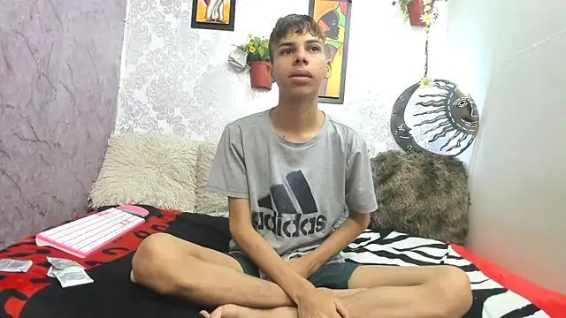 sexyboys cutex18 online show from November 2025 07:57:01 PM