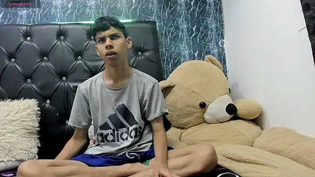 sexyboys cutex18 online show from February 2026 05:05:02 PM