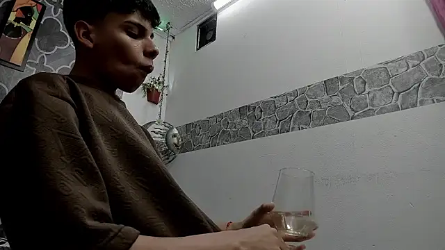 sexyboys cutex18 online show from February 2026 03:05:01 AM