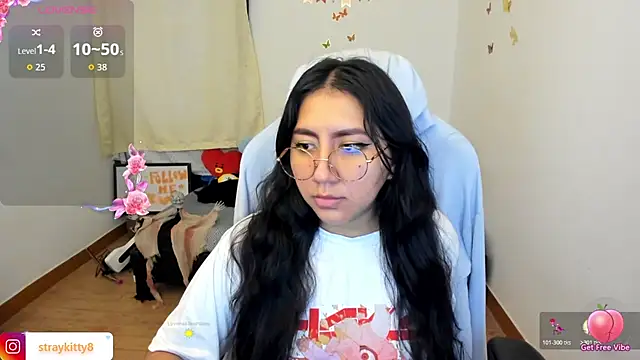 Snapshot of LoveLyy- chatting on October 2025 01:03:02 PM LoveLyy- online show from October 2025 01:03:02 PM