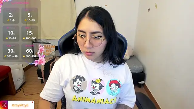 Snapshot of LoveLyy- chatting on January 2026 10:57:01 PM LoveLyy- online show from January 2026 10:57:01 PM