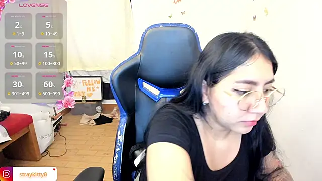 Snapshot of LoveLyy- chatting on January 2026 05:51:02 PM LoveLyy- online show from January 2026 05:51:02 PM